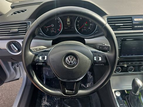 Used 2019 Volkswagen Passat 2.0T Wolfsburg w/ Wheels & Sunroof Package image 28