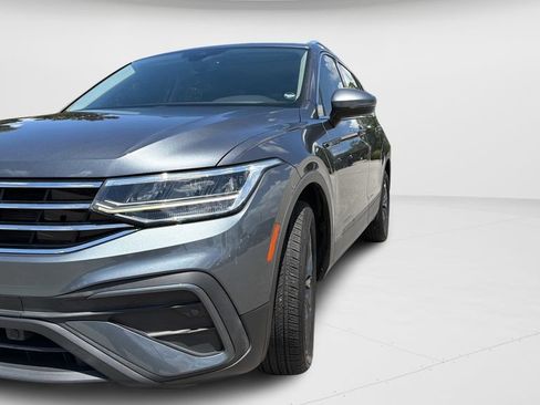 Certified 2022 Volkswagen Tiguan SE FWD image 36