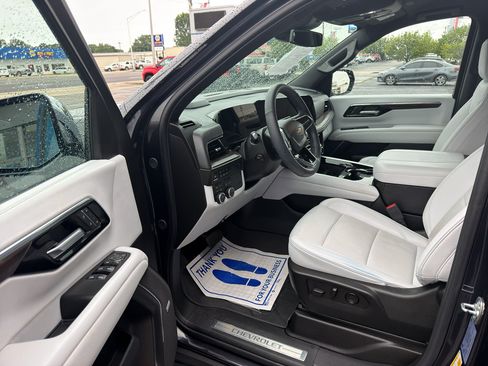 Used 2025 Chevrolet Tahoe Premier AWD/4WD image 10