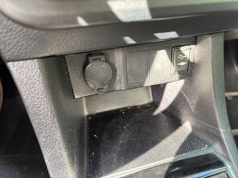 Used 2015 Toyota Corolla LE image 16