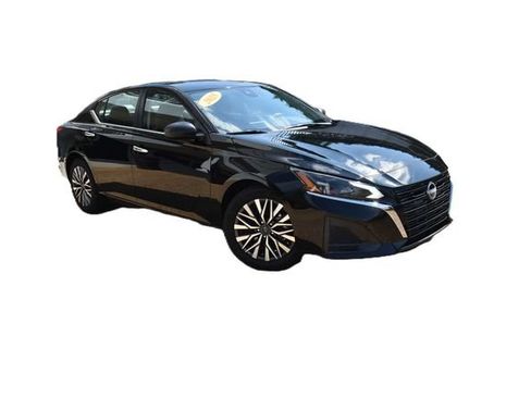 Used 2025 Nissan Altima 2.5 SV FWD image 2