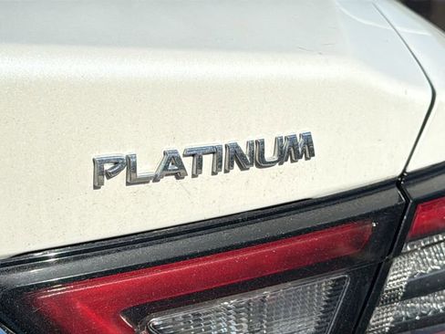 Used 2023 Nissan Maxima Platinum w/ Sport Mat Group FWD image 5