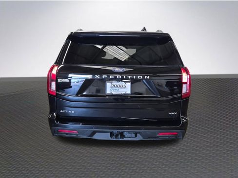 Used 2025 Ford Expedition Max Active AWD/4WD image 6