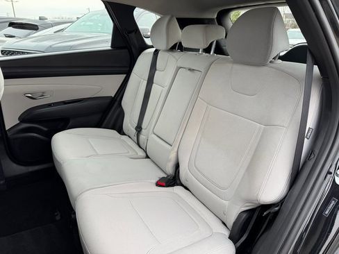 Used 2025 Hyundai Tucson SE image 16