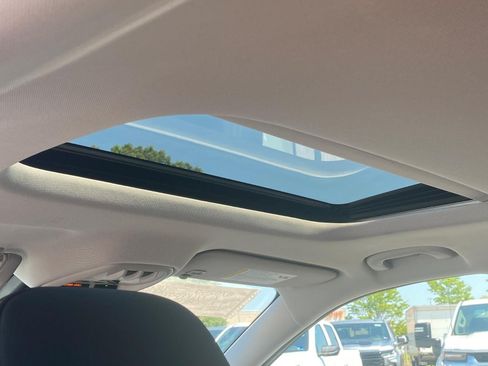 New 2026 Chevrolet Trax ACTIV w/ Sunroof Package FWD image 22