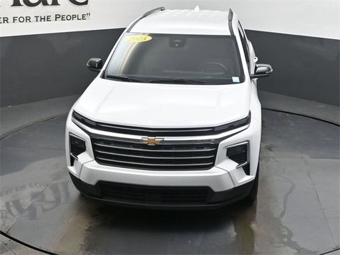 Used 2025 Chevrolet Traverse LT image 57