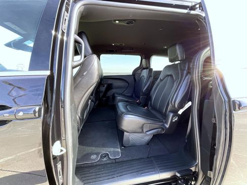 Used 2025 Chrysler Pacifica Select FWD image 21