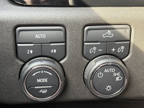 Used 2024 Chevrolet Silverado 1500 LT AWD/4WD image 26