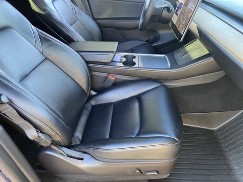 Used 2021 Tesla Model Y Long Range image 9