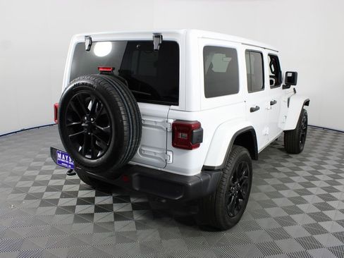 Used 2025 Jeep Wrangler Unlimited Sahara w/ Safety Group AWD/4WD image 23