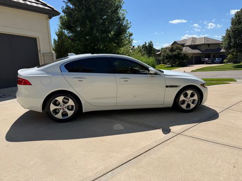 Used 2017 Jaguar XE RWD image 8