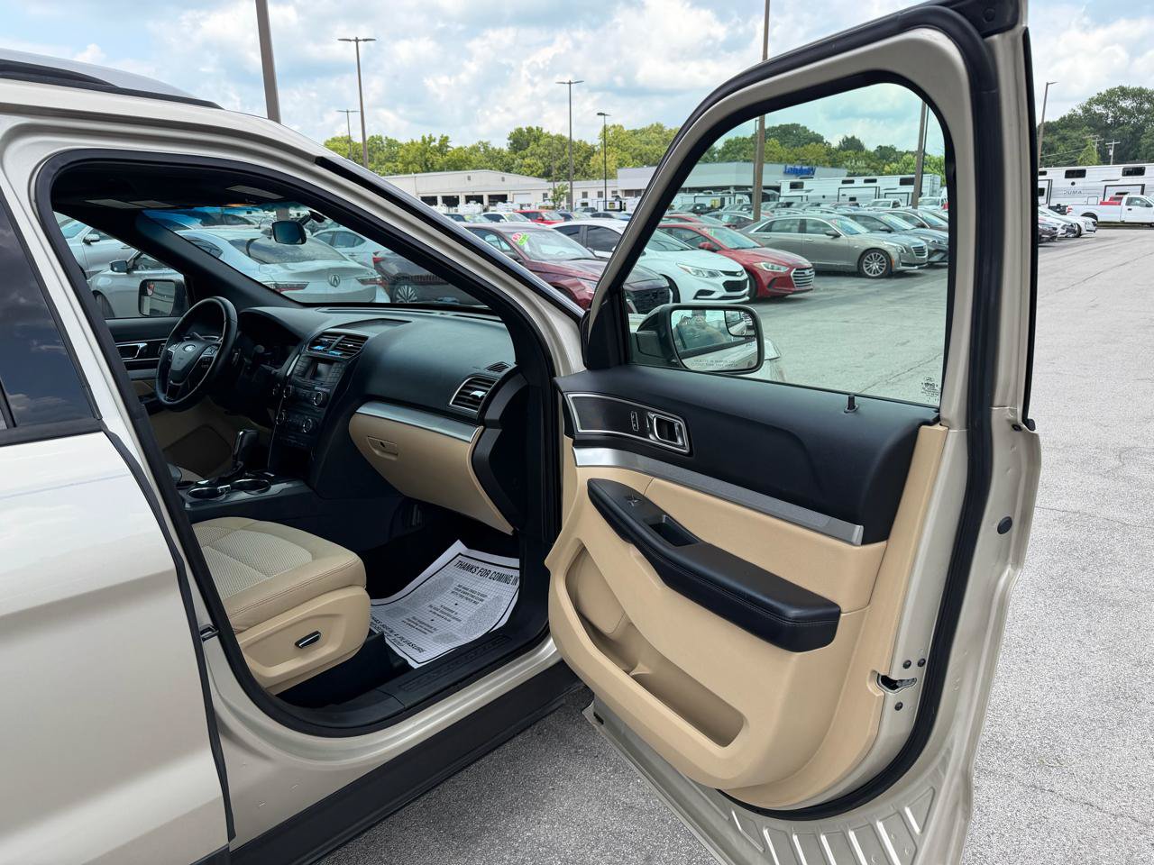 Used 2017 Ford Explorer XLT FWD image 9