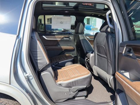 New 2026 GMC Acadia Denali Ultimate w/ LPO, Floor Liner Package image 35