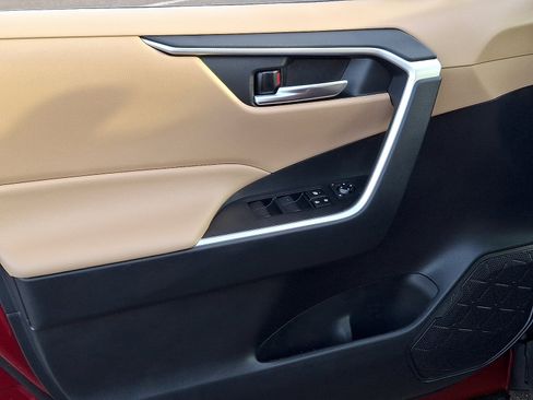 Certified 2021 Toyota RAV4 XLE image 12