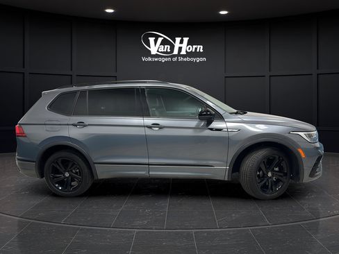 Used 2024 Volkswagen Tiguan SE R-Line AWD/4WD image 8