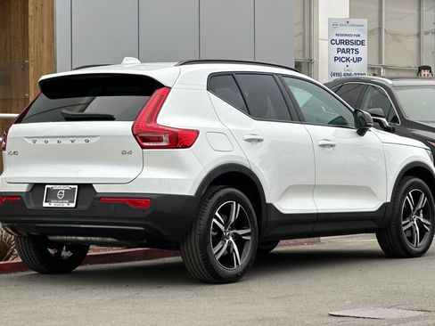 New 2026 Volvo XC40 B4 Core w/ Climate Package FWD image 2