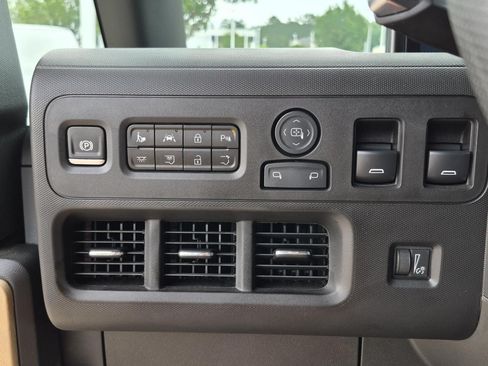 Used 2025 Chevrolet Brightdrop 600 AWD/4WD image 17