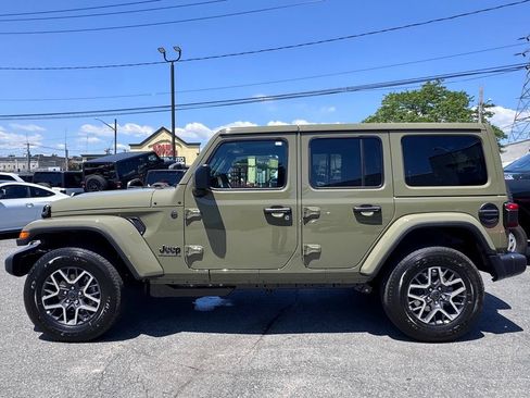 New 2026 Jeep Wrangler Unlimited Sahara w/ Safety Group AWD/4WD image 4