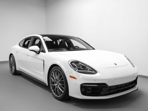 Used 2023 Porsche Panamera 4 image 10