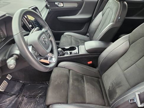 Used 2022 Volvo XC40 T5 R-Design AWD/4WD image 4