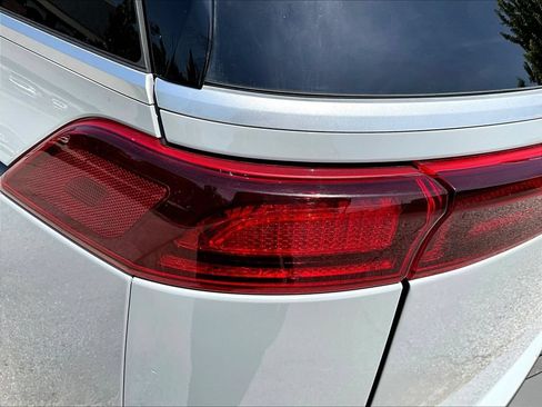 Used 2023 Kia Carnival EX FWD image 26