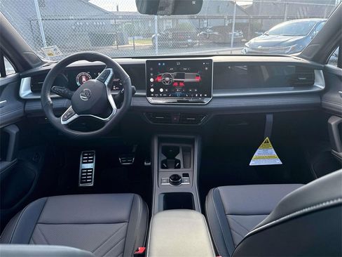 New 2026 Volkswagen Tiguan SE R-Line image 16