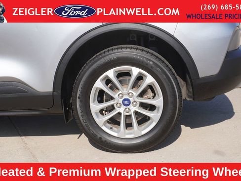 Used 2022 Ford Escape SE w/ Cold Weather Package image 9