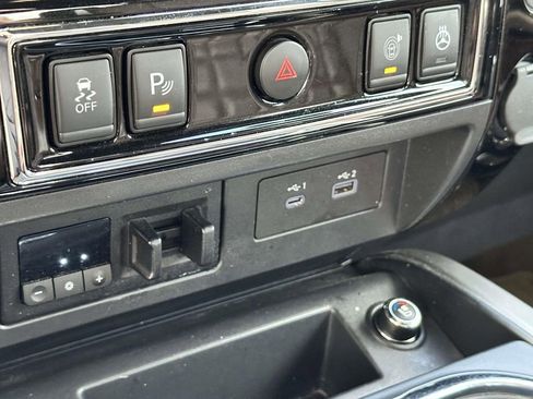 Used 2021 Nissan Titan Platinum Reserve RWD image 17