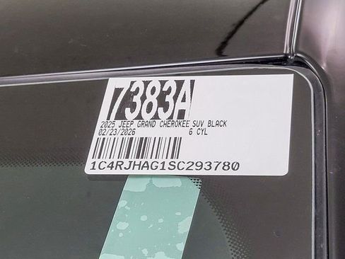 Used 2025 Jeep Grand Cherokee Laredo X image 29