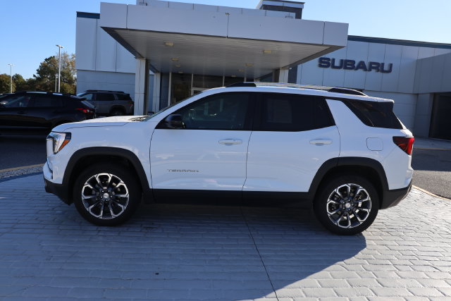 Used 2026 GMC Terrain Elevation w/ Elevation Premium Package AWD/4WD image 2
