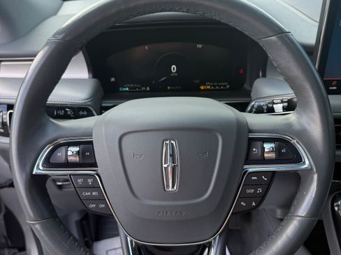 Used 2023 Lincoln Nautilus Reserve AWD/4WD image 9