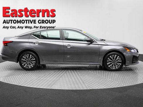 Used 2024 Nissan Altima 2.5 SV image 4