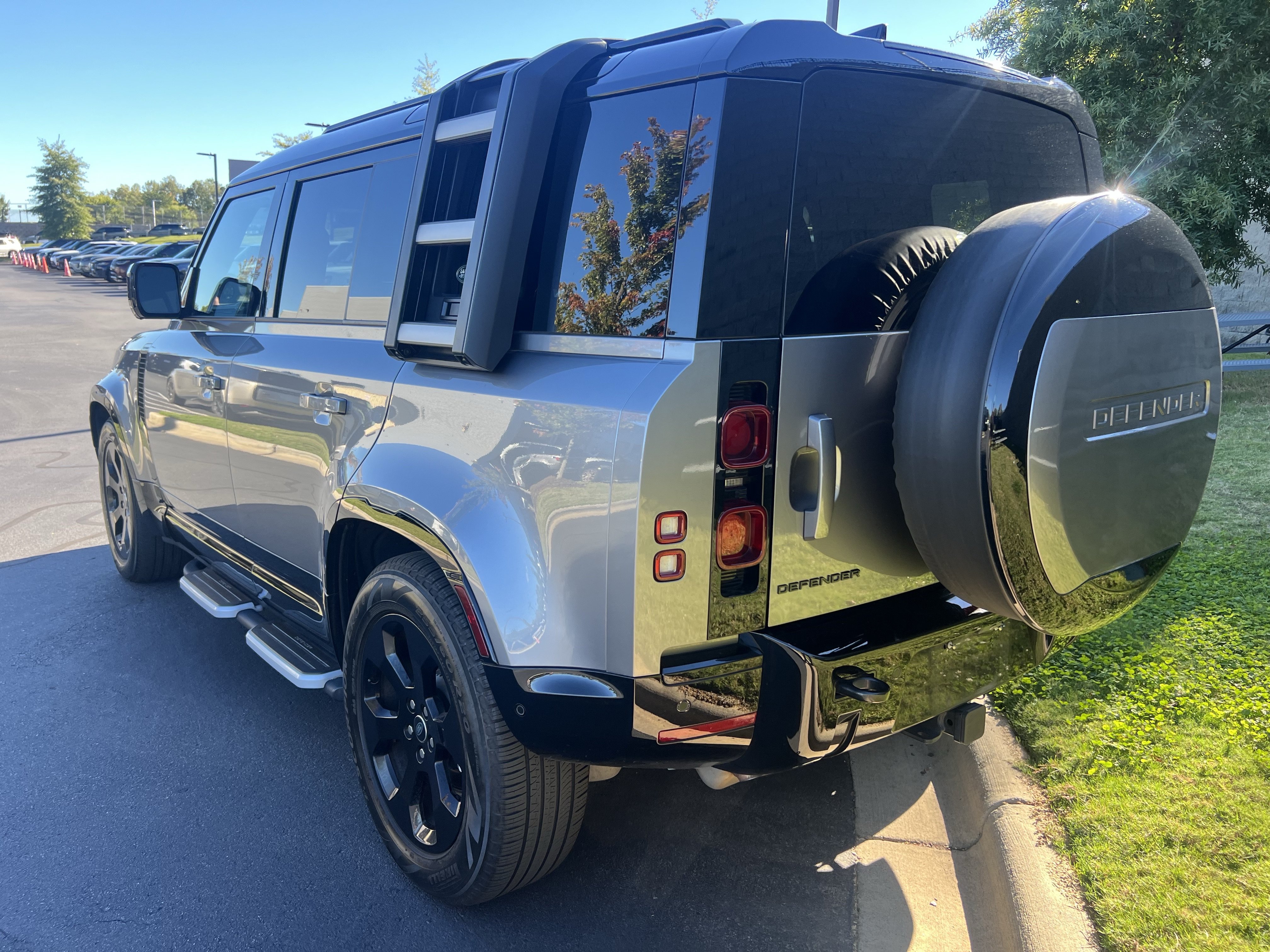 Certified 2024 Land Rover Defender 110 X-Dynamic SE AWD/4WD image 5
