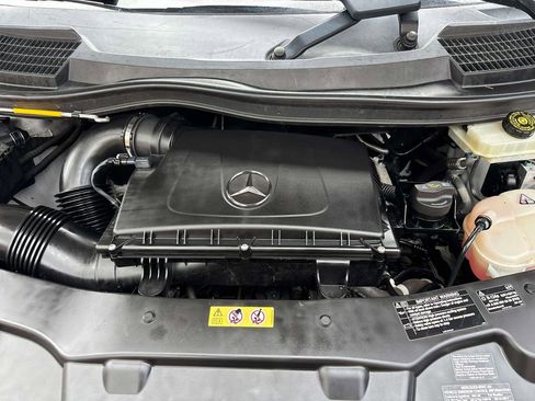 Used 2021 Mercedes-Benz Metris image 8
