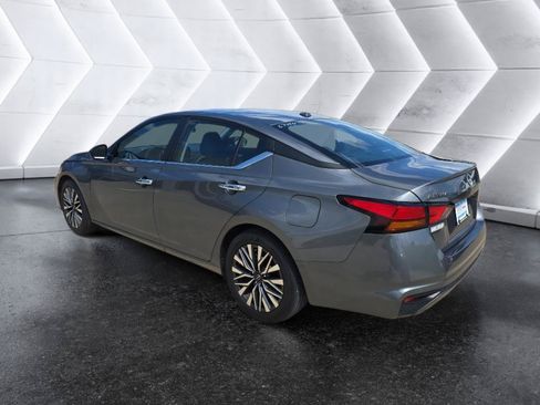 Used 2025 Nissan Altima 2.5 SV FWD image 7