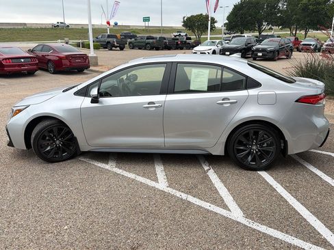 Used 2025 Toyota Corolla SE w/ SE Premium Package FWD image 6