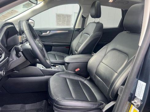 Certified 2022 Ford Escape Titanium w/ Class II Trailer Tow Package image 11