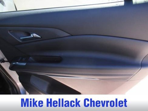 Used 2025 Chevrolet Traverse LT image 14