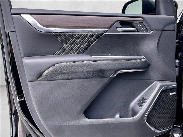 Used 2025 GMC Acadia Denali w/ LPO, Floor Liner Package FWD image 18