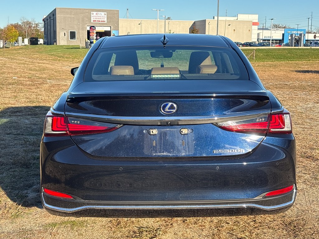 Used 2021 Lexus ES 300h w/ Premium Package FWD image 17