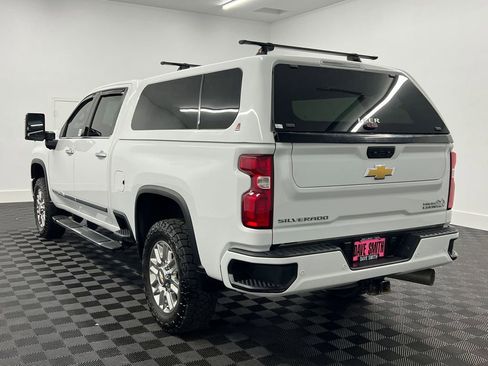 Used 2024 Chevrolet Silverado 3500 High Country w/ High Country Premium Package AWD/4WD image 3