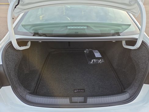 New 2026 Volkswagen Jetta SE FWD image 8