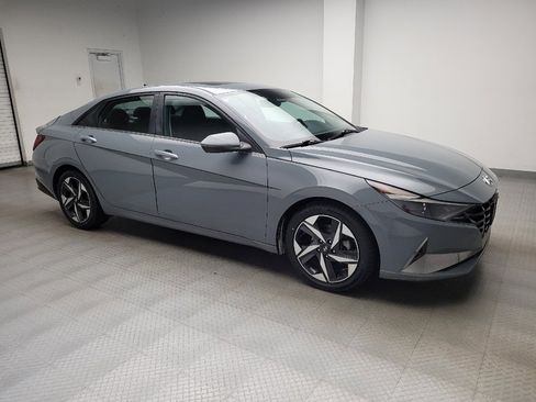 Used 2021 Hyundai Elantra SEL w/ Convenience + Premium Package FWD image 11