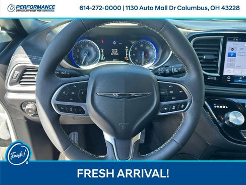 Used 2025 Chrysler Pacifica Select FWD image 15