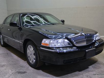 Used 2005 Lincoln Town Car Signature Limited