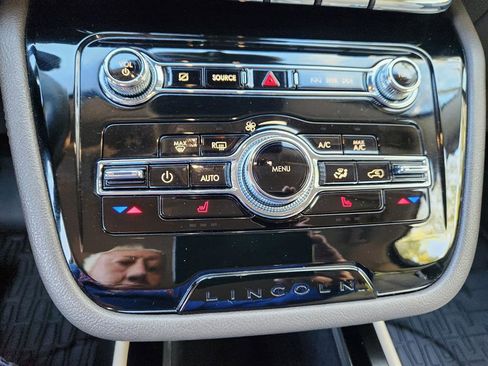 Used 2021 Lincoln Corsair AWD image 34