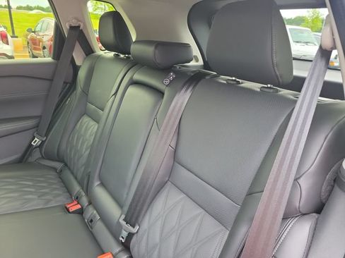 Used 2025 Nissan Rogue Platinum FWD image 12