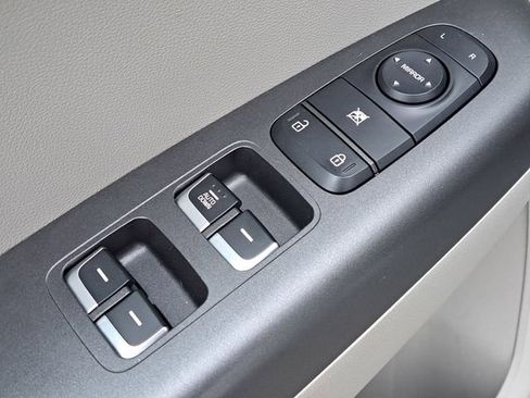 Used 2022 Kia Sportage LX image 16