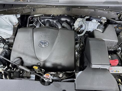 Used 2019 Toyota Highlander XLE AWD/4WD image 30