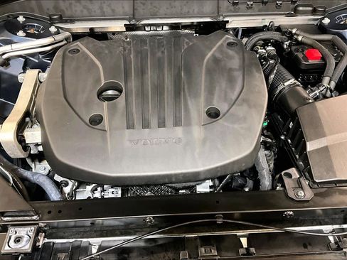 Certified 2024 Volvo XC60 B5 Ultimate w/ Climate Package image 30